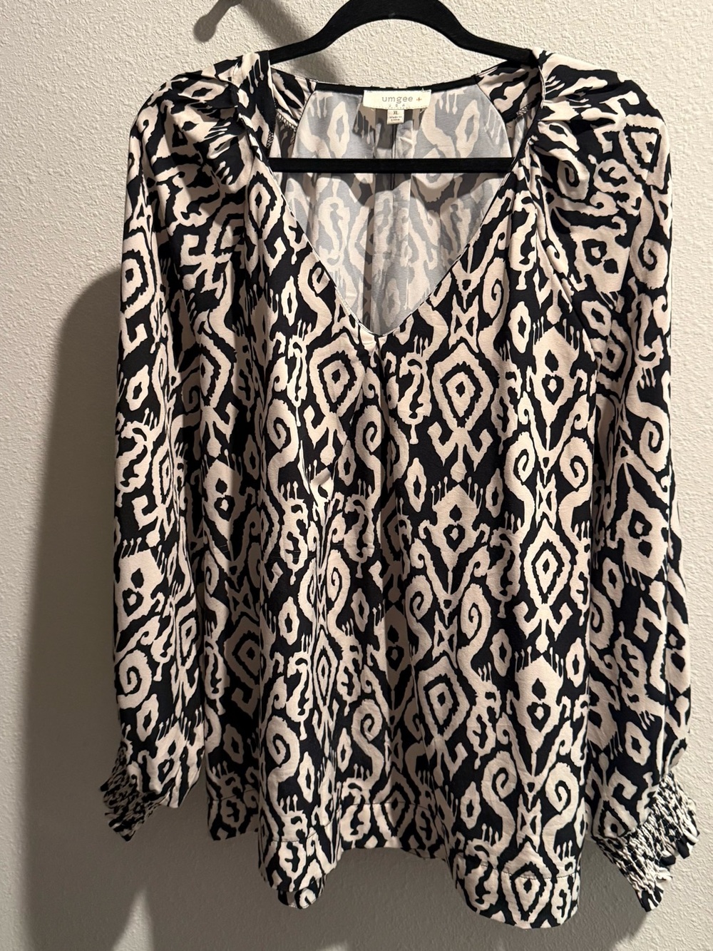 Umgee Black and Cream V-Neck Printed Blouse